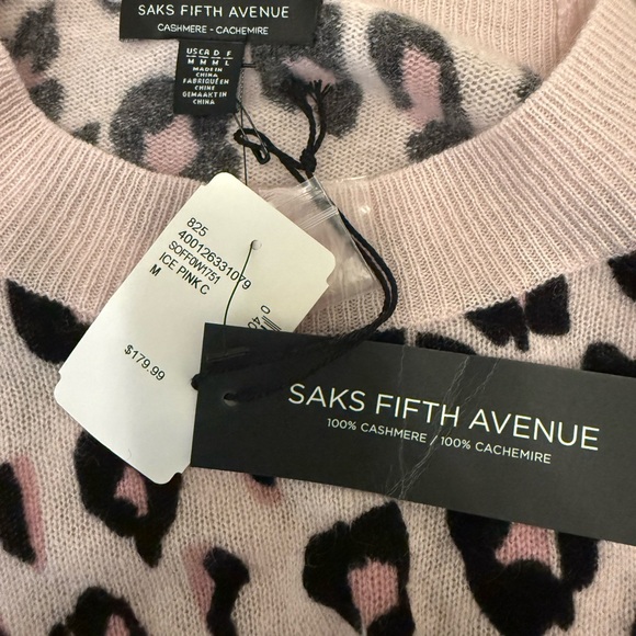NWT SAKS FIFTH AVENUE
Cascading Leopard-Print 100% Cashmere Sweater
NN23 - Picture 4 of 5